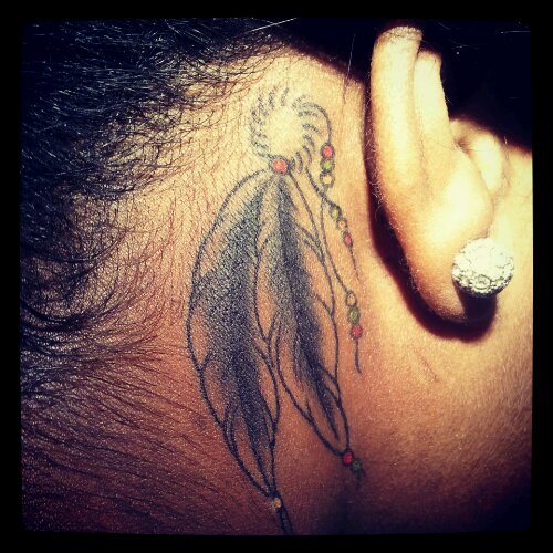 Feathers behind the ear I